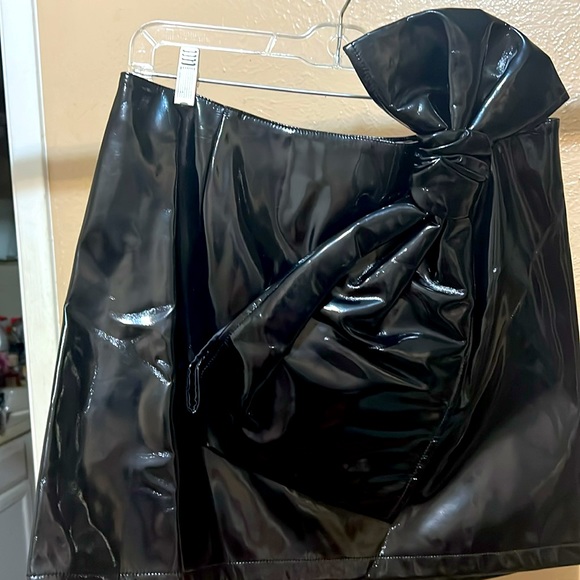 Patent Leather Black Mini Skirt with an accent bow. SEXY! - Picture 3 of 4